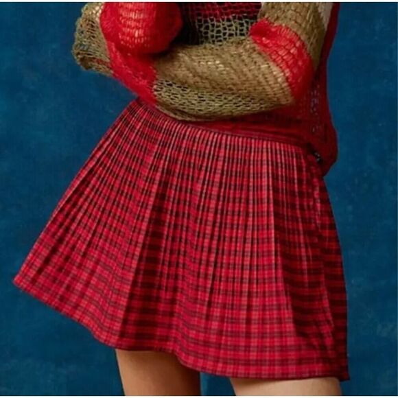 Urban Outfitters Red Pleated Mini Skirt with Micro Pleats in Plaid Size S NWT - Picture 1 of 6